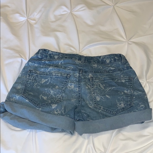 Patterned Jean Shorts - Picture 2 of 4